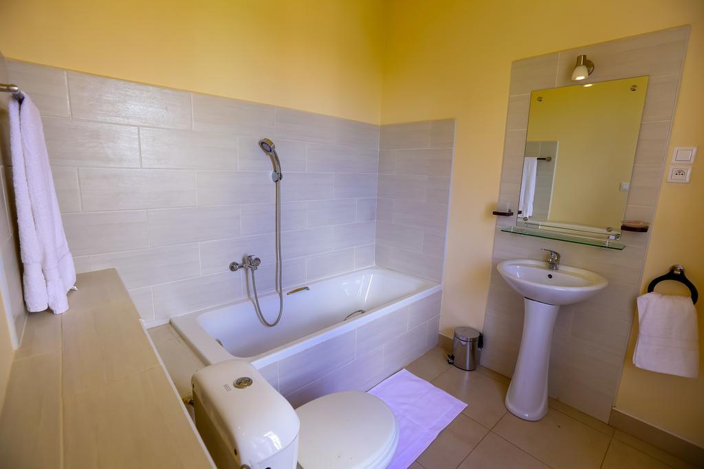 Le Lotus Bleu Hotel Antananarivo Habitación foto